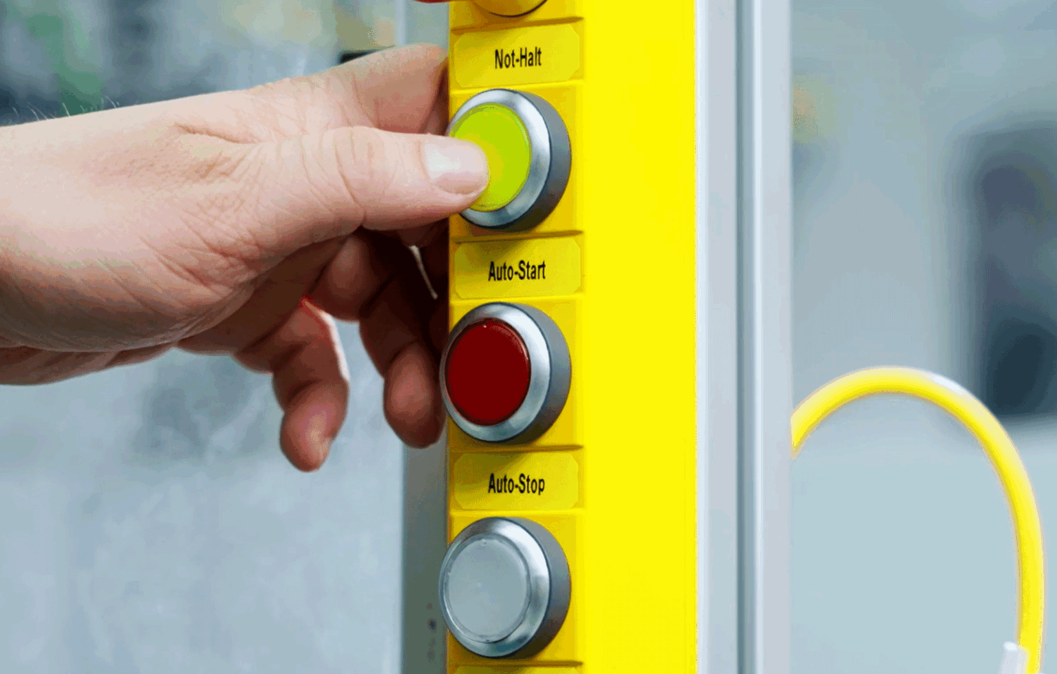 Bedienpanel mit Not-Halt für die Sicherheitsfunktionen STO, SS1 und SS2